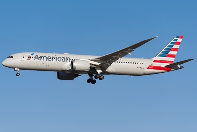 N828AA - Boeing