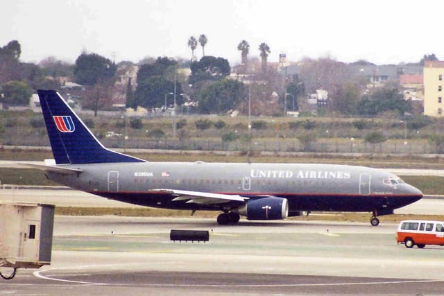 N395UA - Twin-engine aircraft