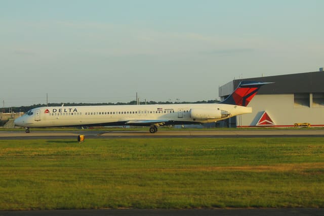 N990DL - Aircraft