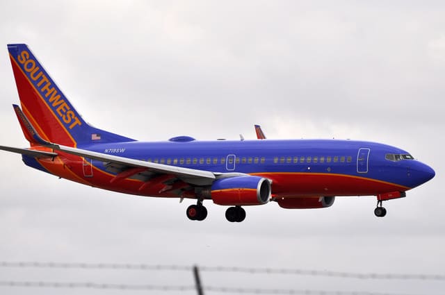 N719SW - Twin-engine aircraft