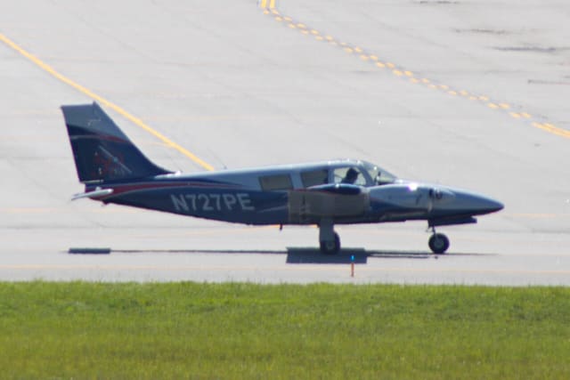 N727PE - Twin-engine aircraft
