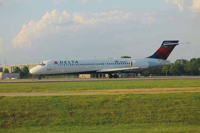 N969AT - Twin-engine aircraft