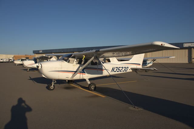 N35230 - Single-engine aircraft
