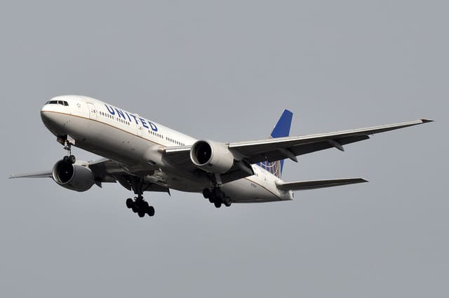N798UA — Twin-engine aircraft