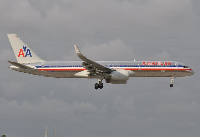 N662AA - Twin-engine aircraft