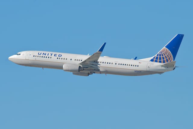 N75429 - Twin-engine aircraft