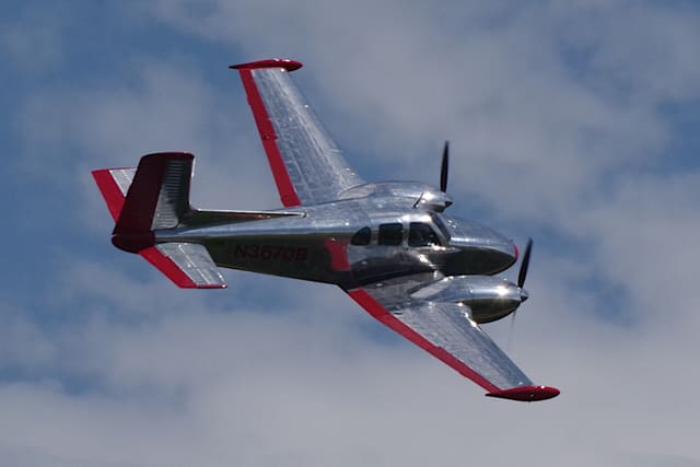N3670B - Twin-engine aircraft