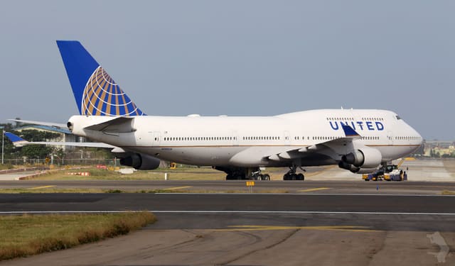N180UA - Boeing