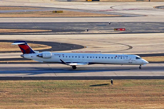 N228PQ - Bombardier