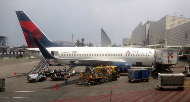 N307DQ - Twin-engine aircraft