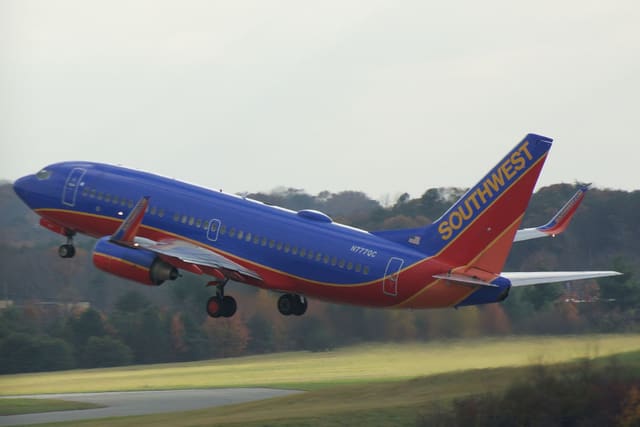 N777QC - Twin-engine aircraft