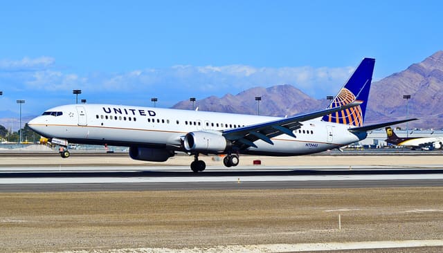 N73445 - Twin-engine aircraft
