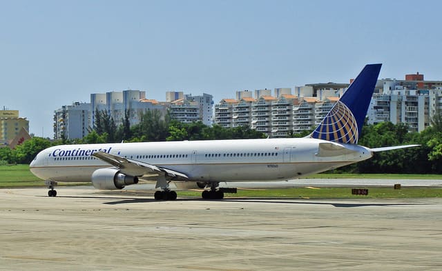 N78060 - Twin-engine aircraft