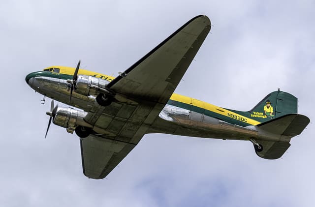 N983DC - Twin-engine aircraft