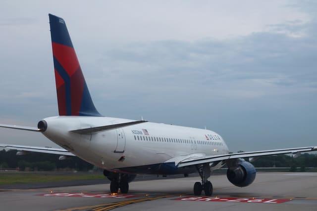 N352NW - Twin-engine aircraft