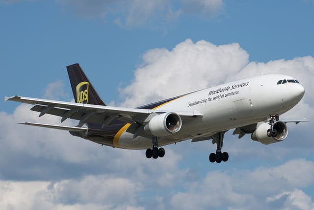 N165UP - Twin-engine aircraft