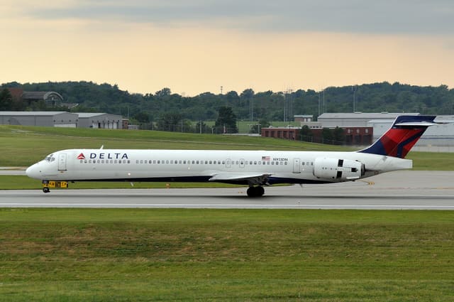 N913DN - Douglas