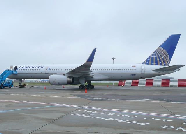 N18112 - Twin-engine aircraft