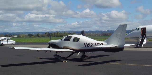 N621ER - Cirrus