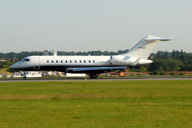 N711LS - Business jet
