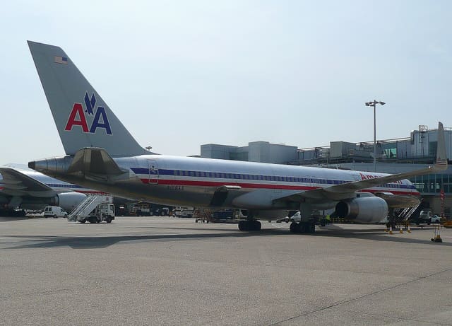 N198AA - Twin-engine aircraft