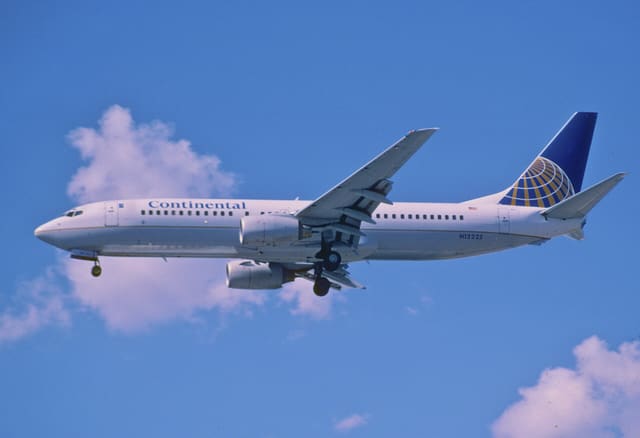 N12225 - Twin-engine aircraft