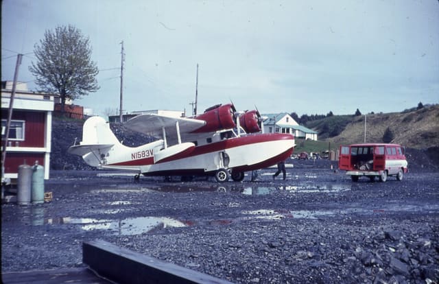 N1583V - Twin-engine aircraft