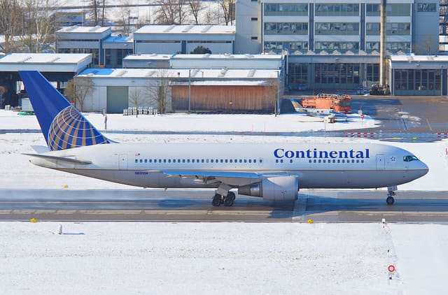 N69154 - Twin-engine aircraft