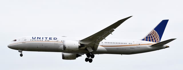 N26952 - Twin-engine aircraft