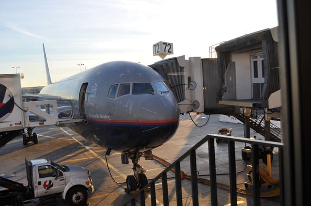 N667UA - Aircraft