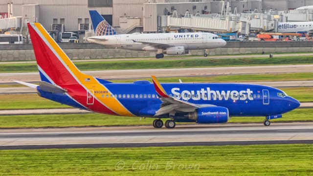 N936WN - Twin-engine aircraft