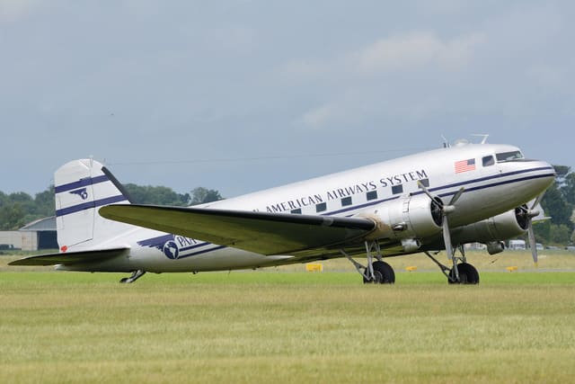 N877MG - Douglas