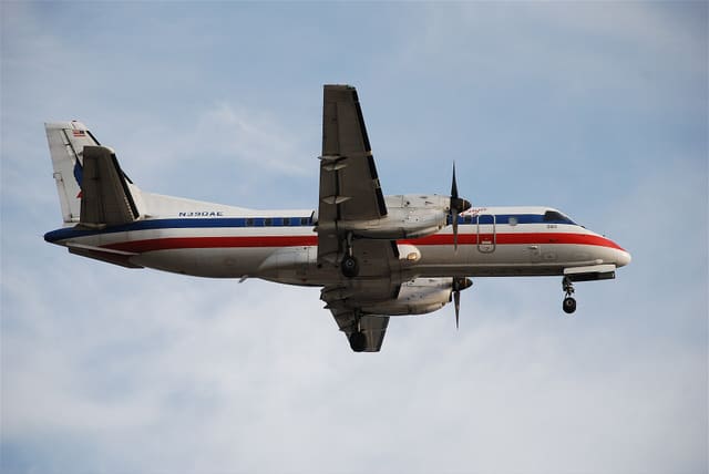 N390AE - Twin-engine aircraft