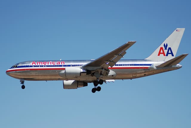 N322AA - Boeing