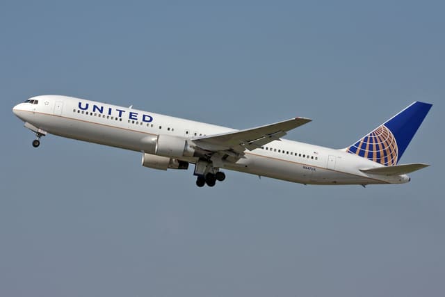 N647UA - Boeing