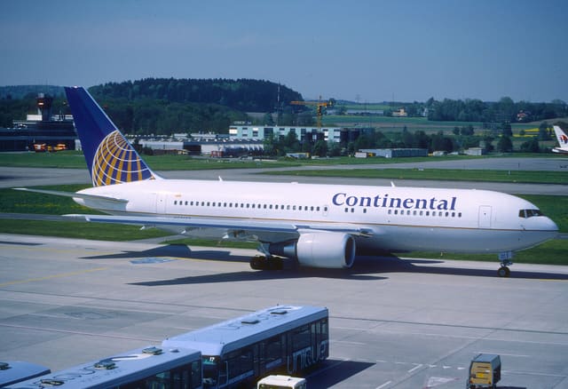 N67157 - Twin-engine aircraft