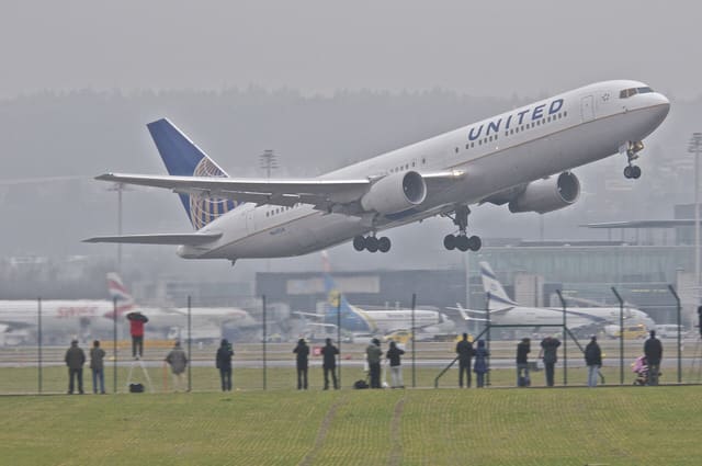 N647UA - Boeing