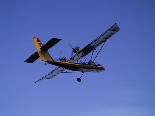N3251E - Twin-engine aircraft