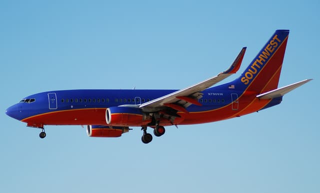 N790SW - Twin-engine aircraft