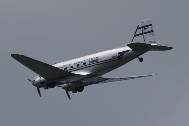 N877MG - Douglas