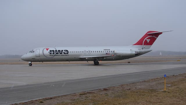 N984US - Douglas
