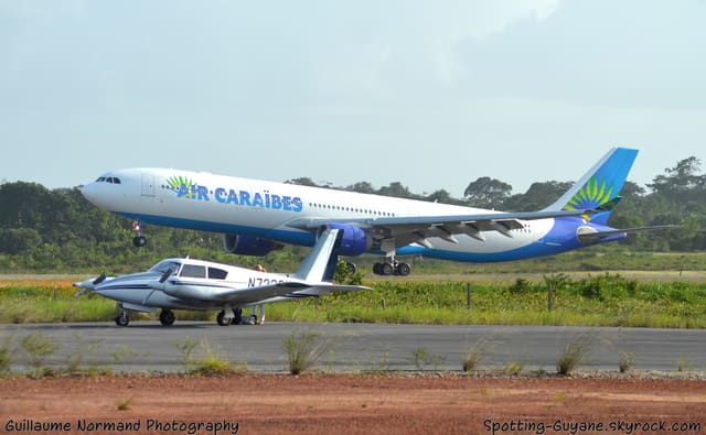 N7236Y - Twin-engine aircraft