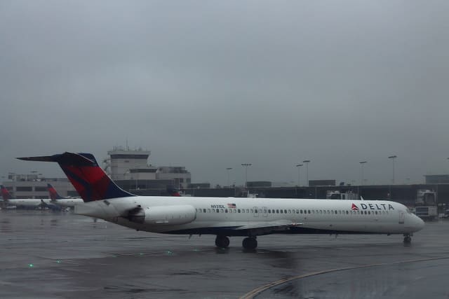 N931DL - Twin-engine aircraft