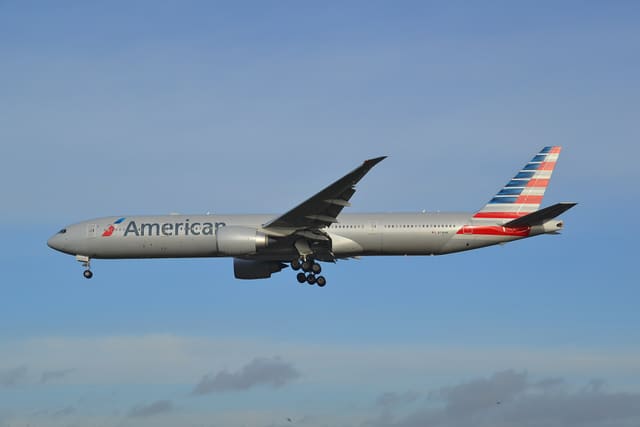 N718AN - Twin-engine aircraft