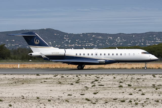 N702DR - Business jet
