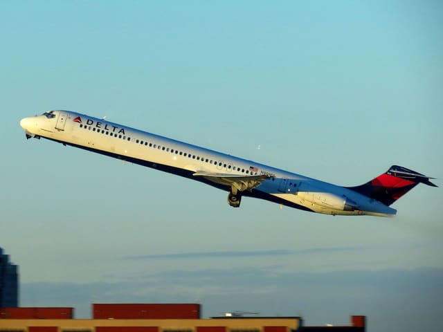 N909DL - Aircraft