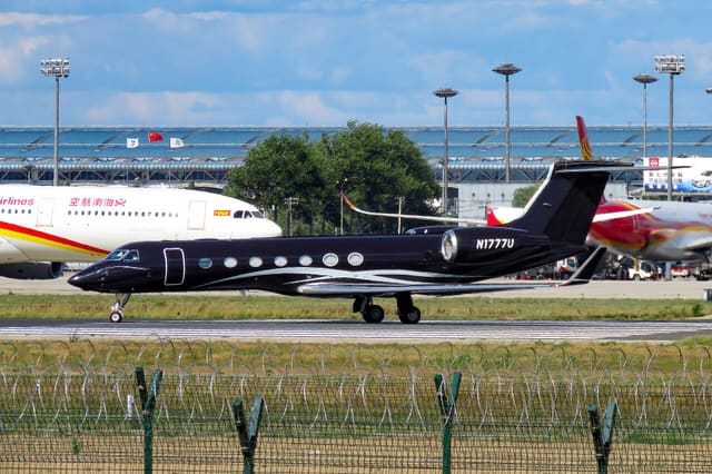 N1777U - Business jet
