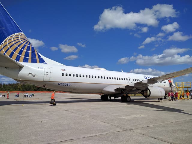 N33289 - Twin-engine aircraft