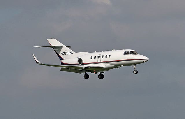 N5736 - Business jet