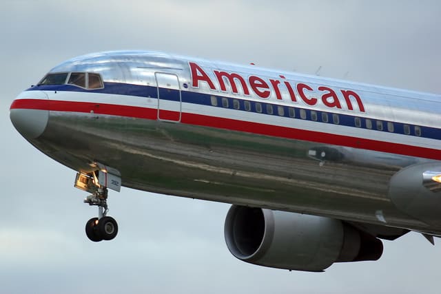 N392AN - Twin-engine aircraft